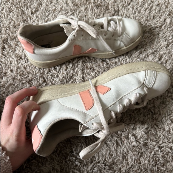 Veja 8 Urca Bicolor Low-Top Sneakers in Pink and White - Picture 9 of 9